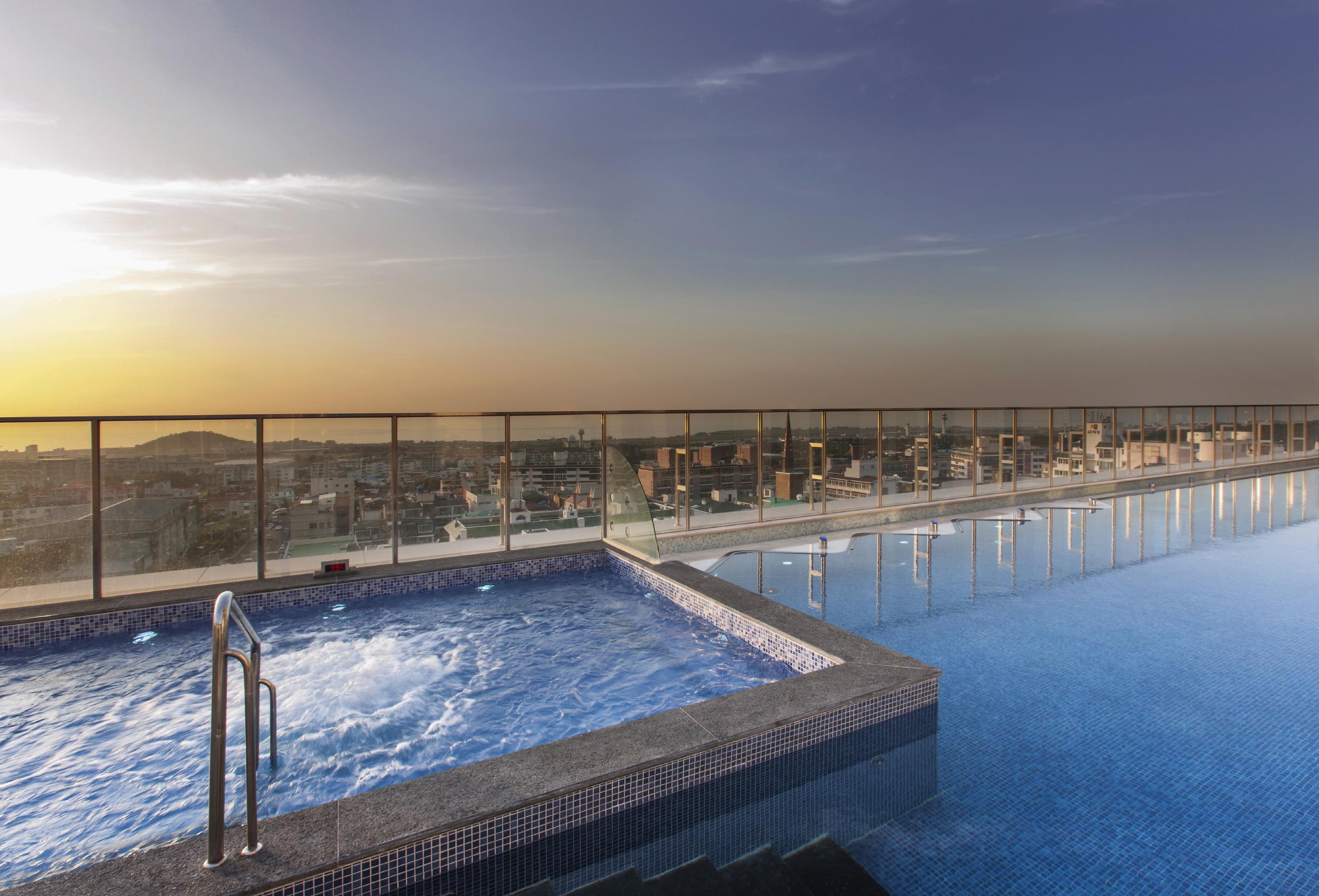 Lotte City Hotel Jeju Bagian luar foto