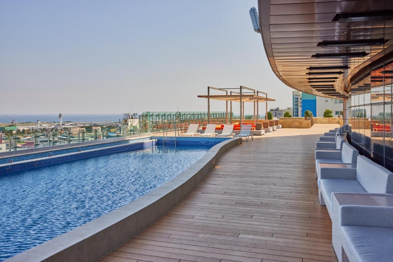 Lotte City Hotel Jeju Bagian luar foto