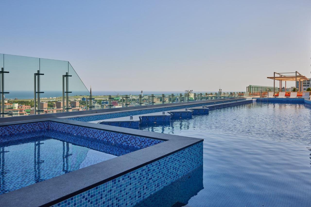 Lotte City Hotel Jeju Bagian luar foto