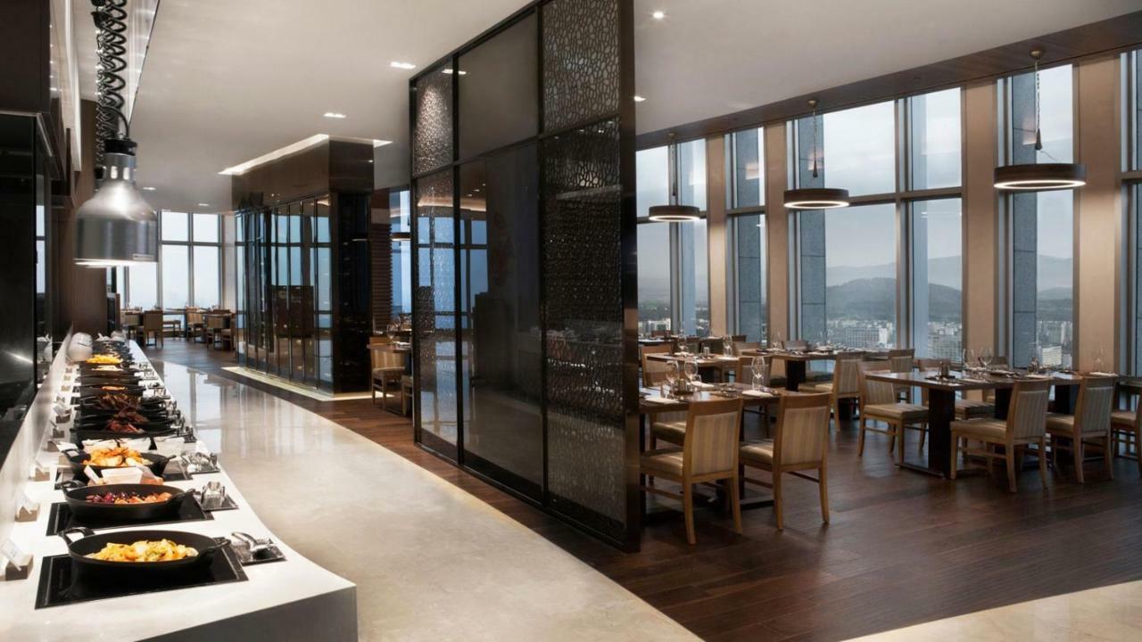 Lotte City Hotel Jeju Bagian luar foto