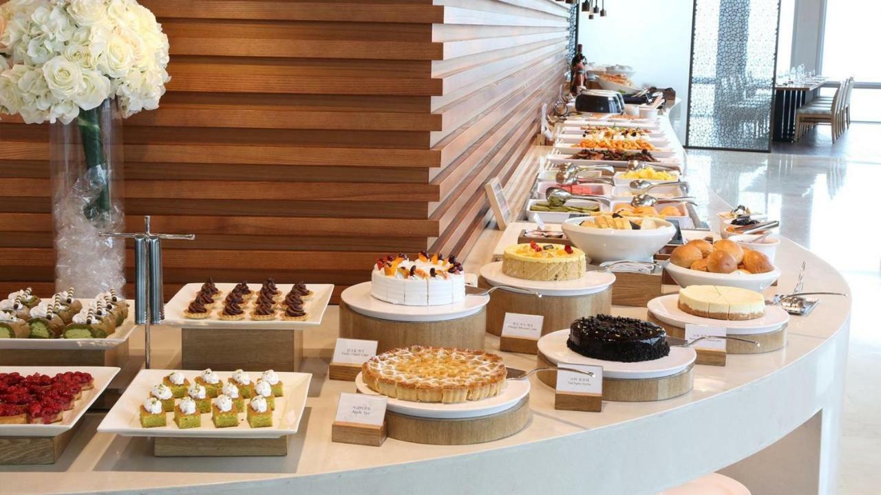 Lotte City Hotel Jeju Bagian luar foto