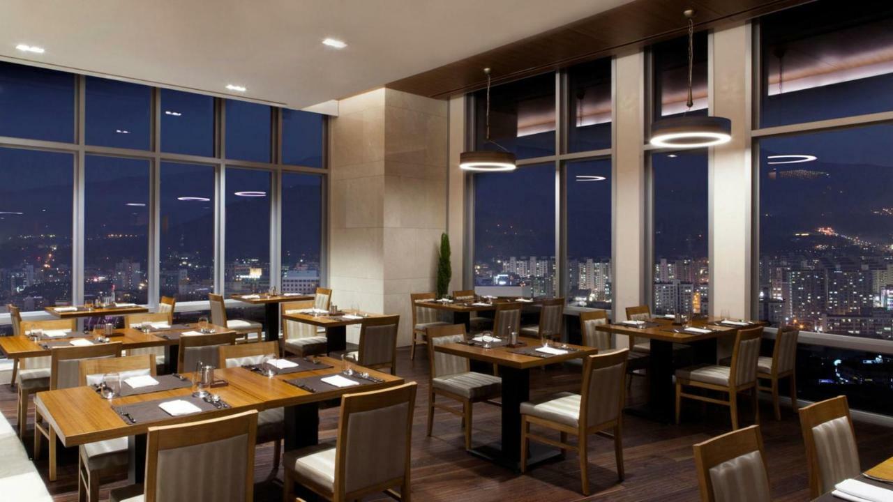 Lotte City Hotel Jeju Bagian luar foto